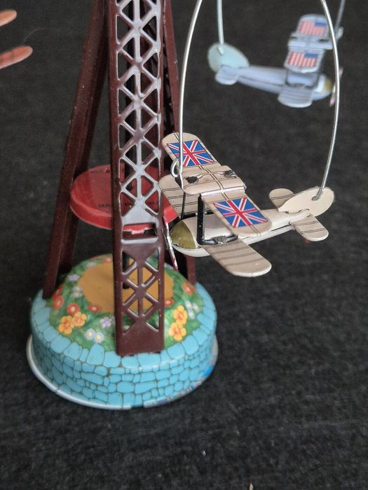 Merry-go-round com aviões II GGuerra