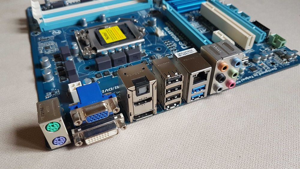Płyta główna GigaByte GA-Q77M-D2H rev. 1.0 LGA 1155 mATX