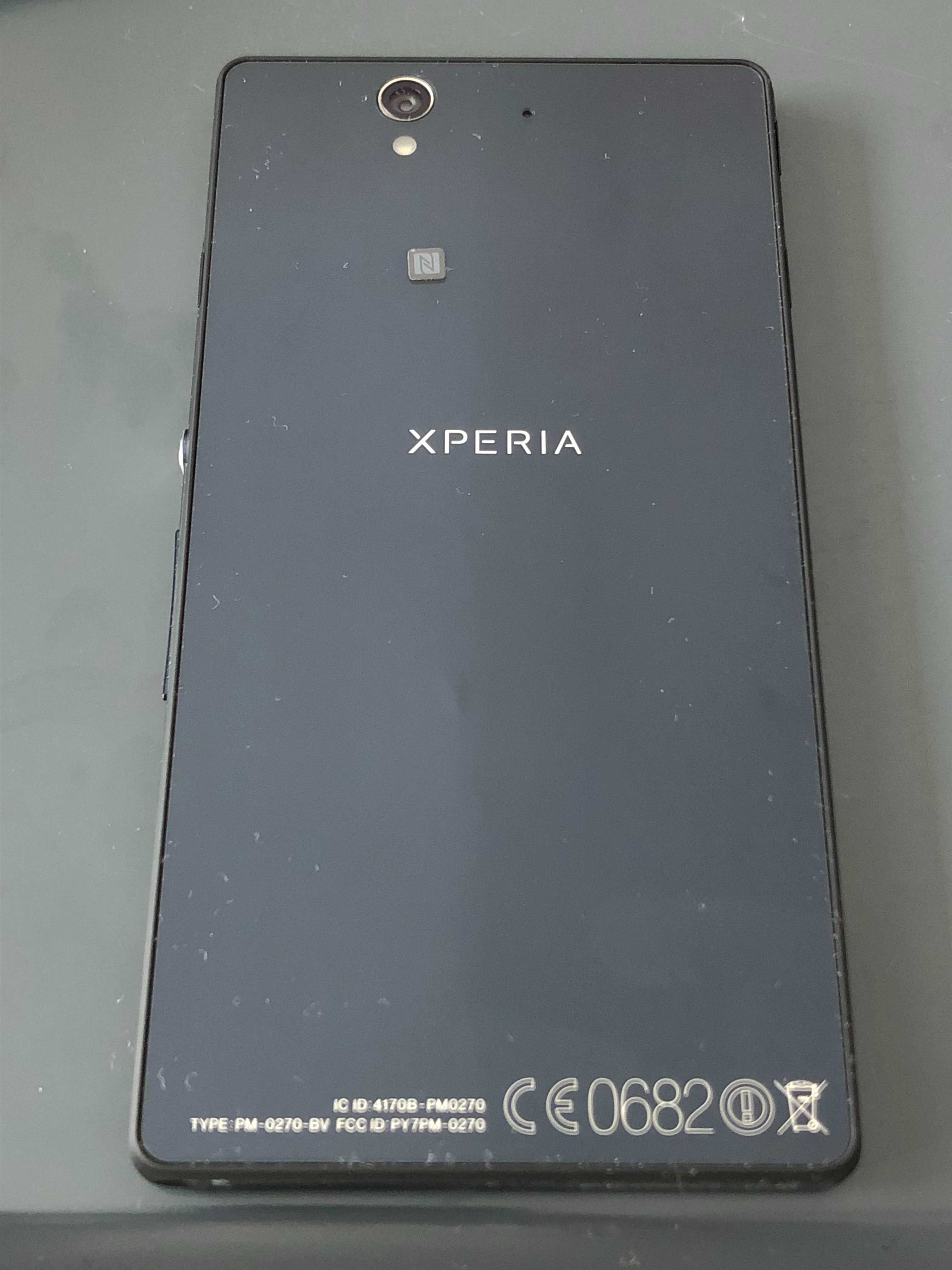 Czarny telefon smartfon Sony Xperia C6603
