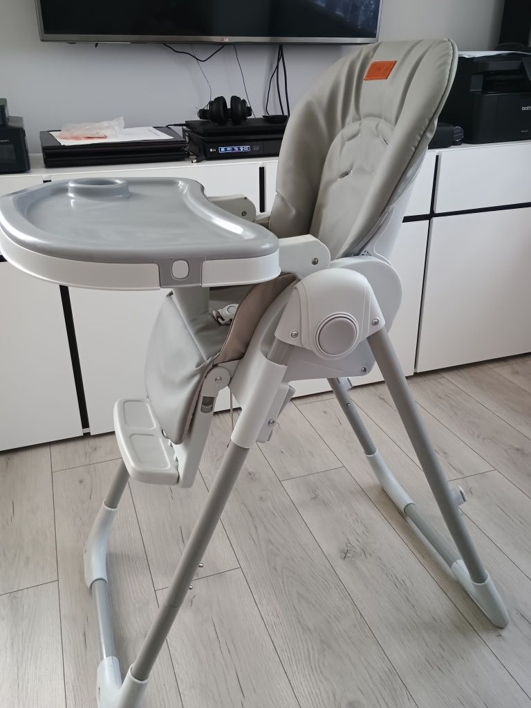 Krzesełko do karmienia MOMI
