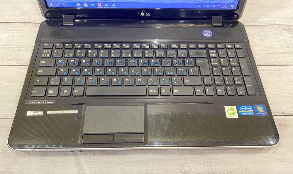 Ноутбук Fujitsu AH531 15.6’’ i5-2450M 8GB ОЗУ/ 320GB HDD (r1276)