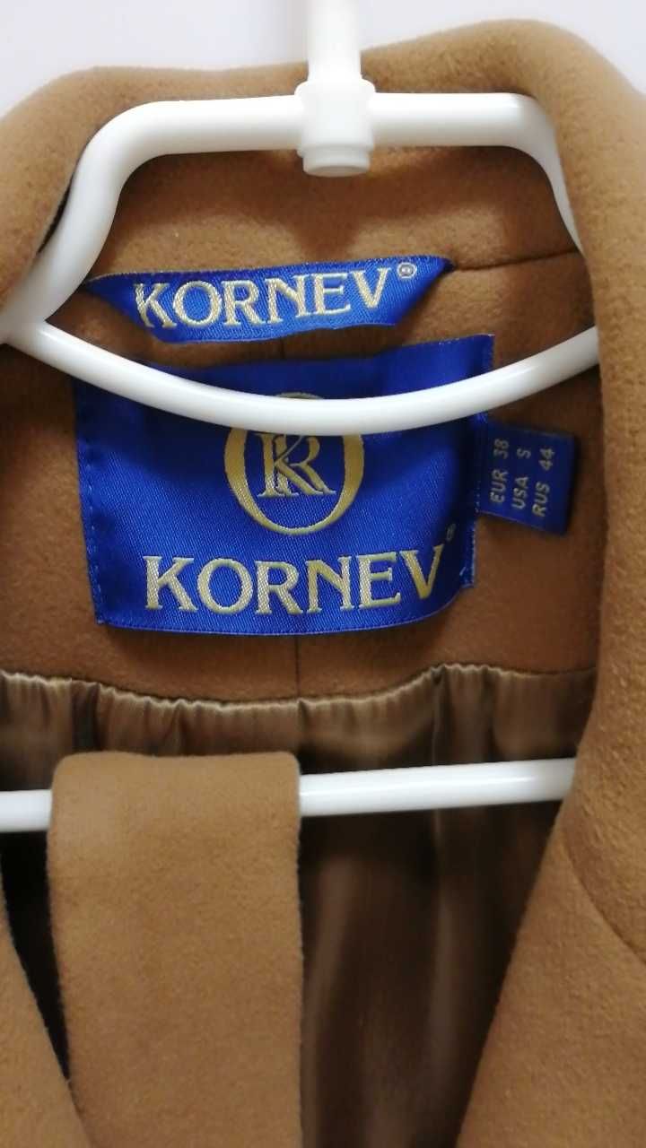 Продам пальто Kornev
