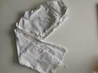 Białe spodnie z prostą nogawką