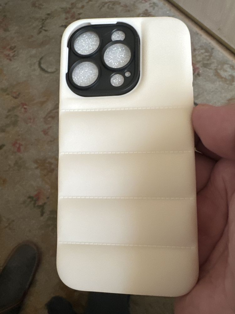 „Puchowe” etui do iPhone 15 Pro