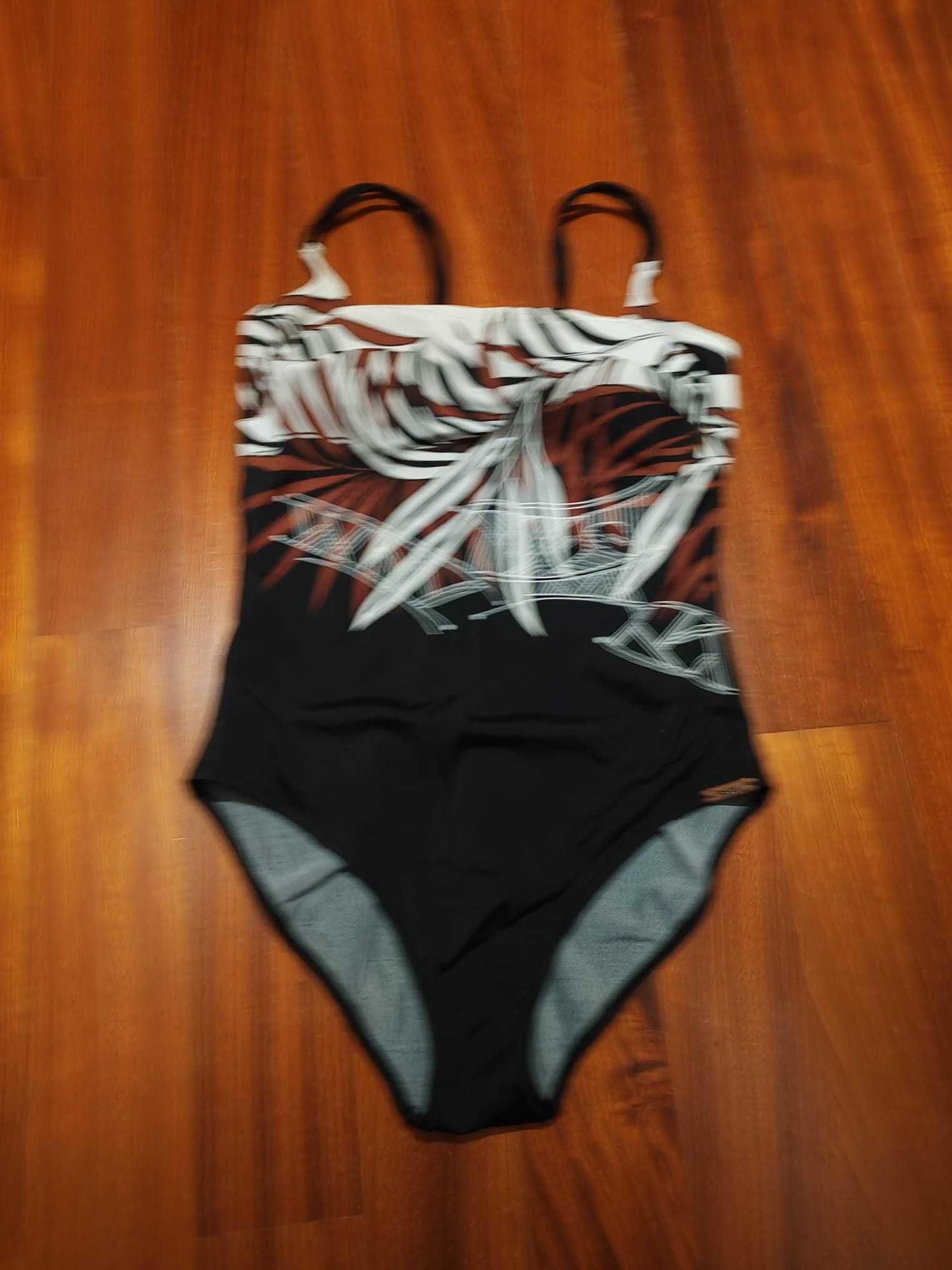 Fato de banho da marca Belcor. Como novo