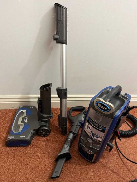 Пылесос вертикальный известного бренда Shark Англия