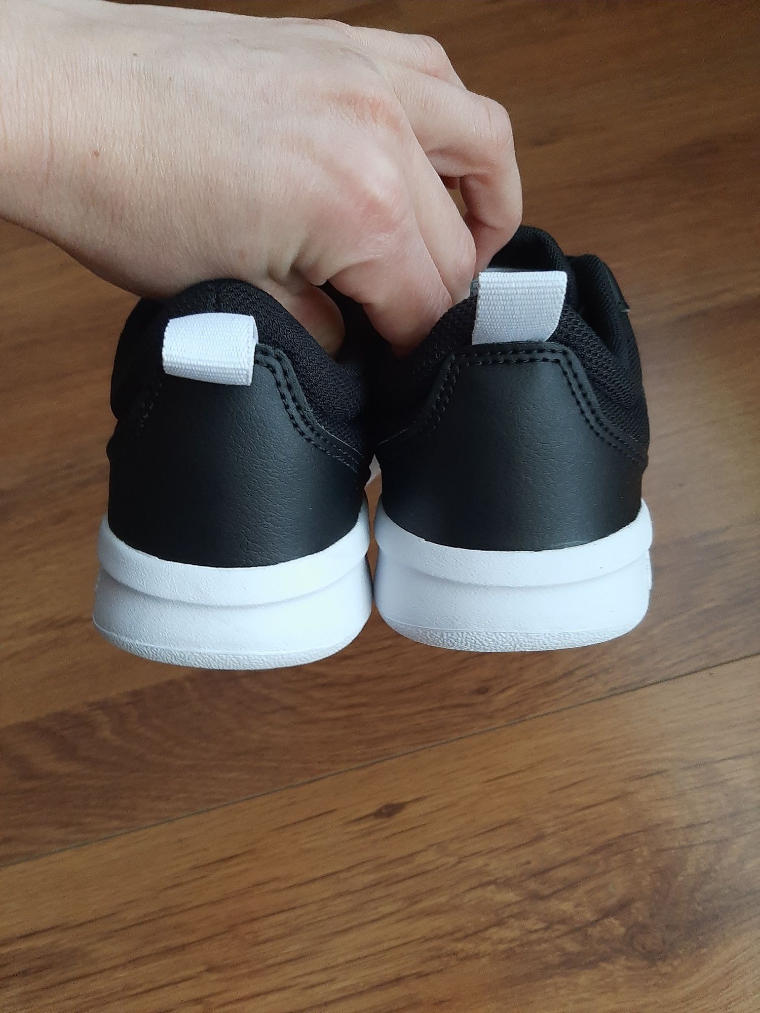 Buty Adidas Tensaur r. 34