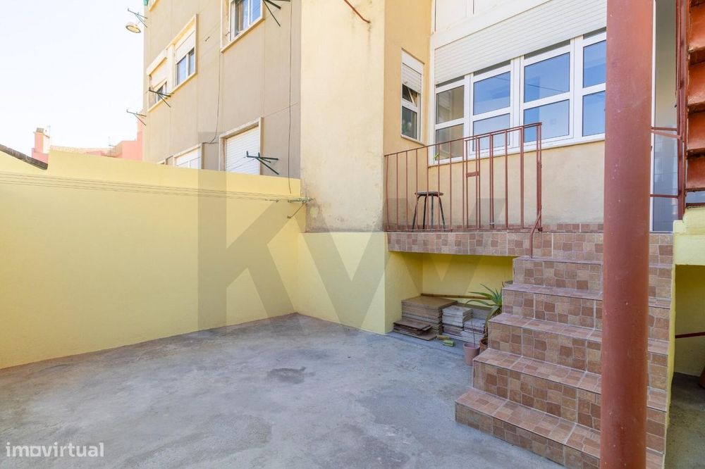 Apartamento T1+1 na Rua Frei Fortunato de São Boaventura com terraço
