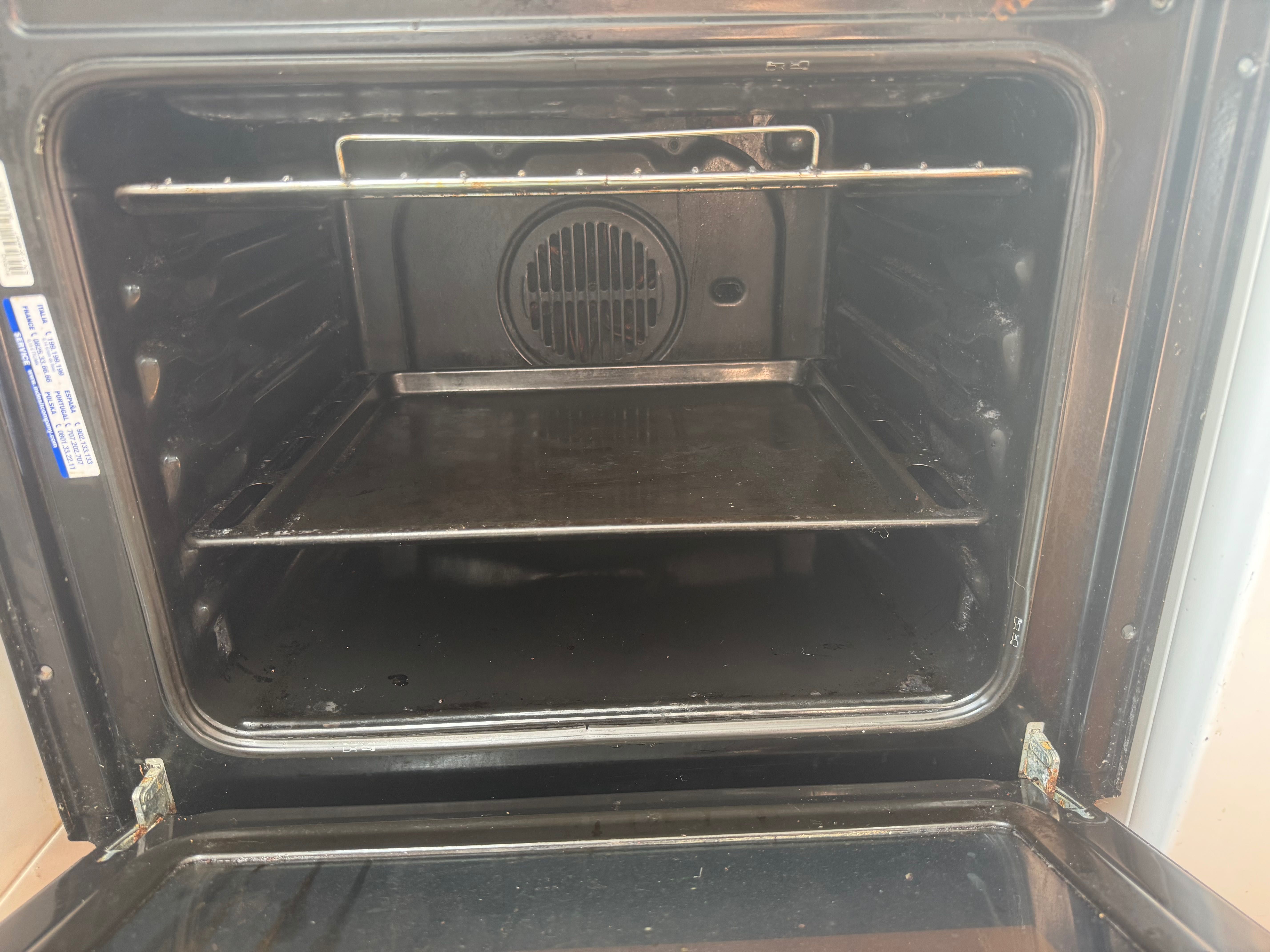 Forno de encastrar multifunções 71 Litros cinza Indesit