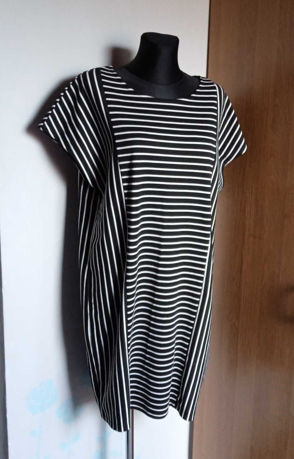 Reserved czarno biała sukienka r. 46