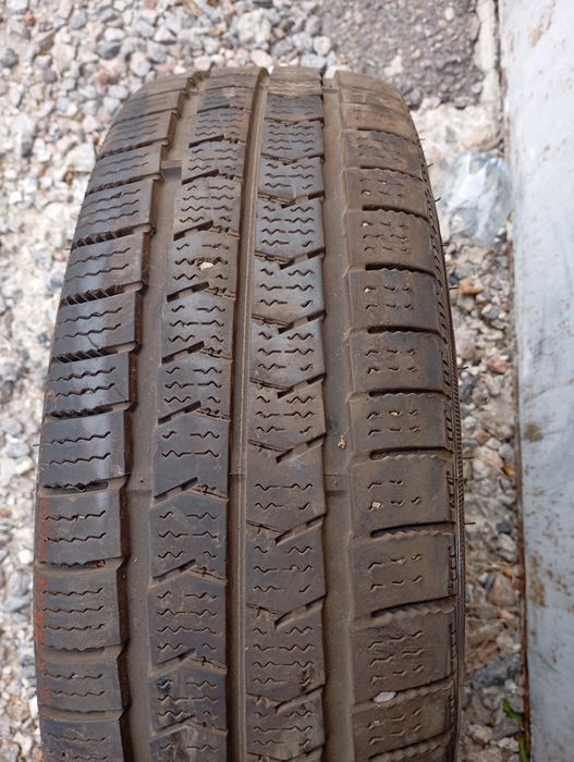 Продам колеса на Фольксваген Т-4 зимние ц. 6 т за пару