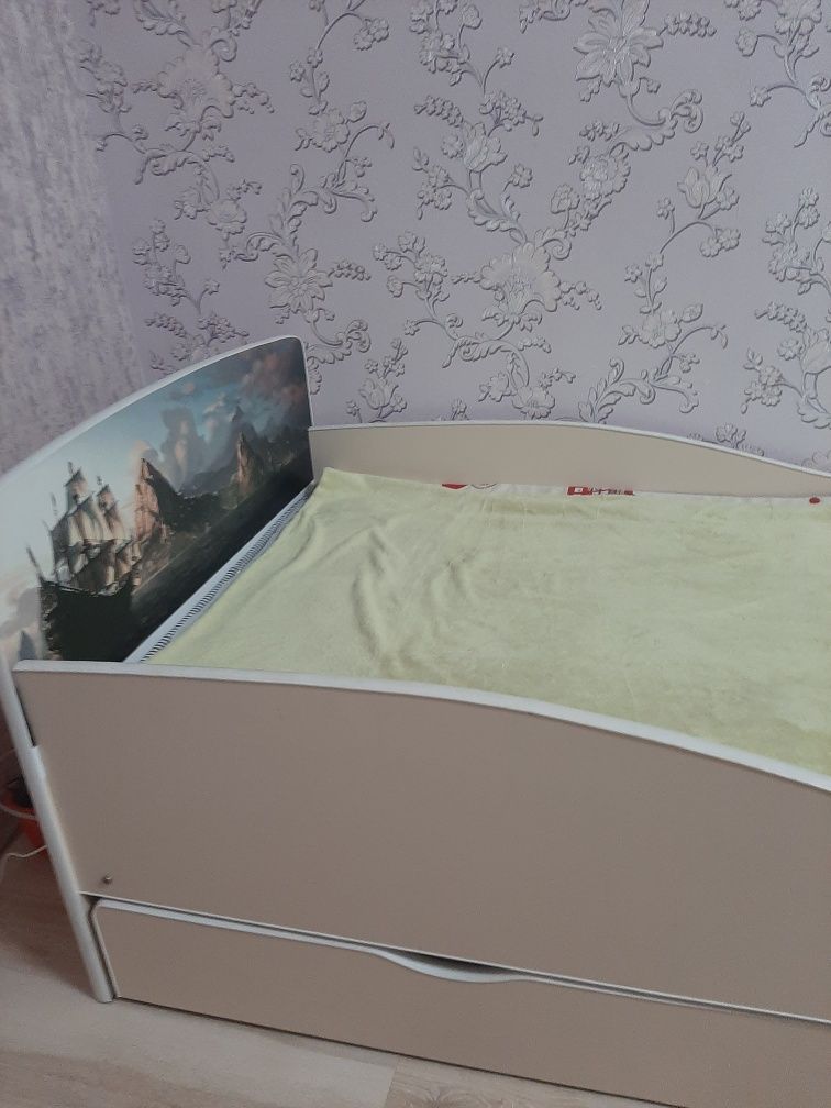 Кровать детская, длина 160 см