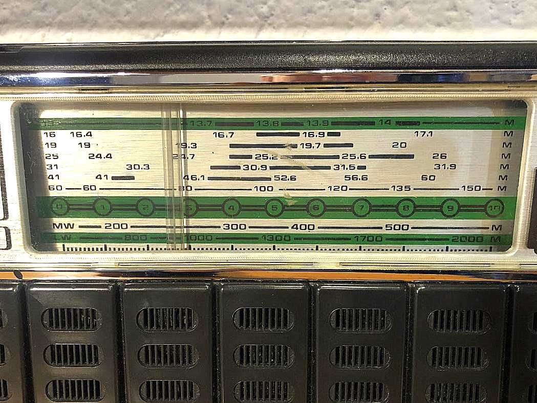 Radziecki Radioodbiornik
PАДИО СОВЕТСКИЙ СОЮЗ
„ VEF 242"