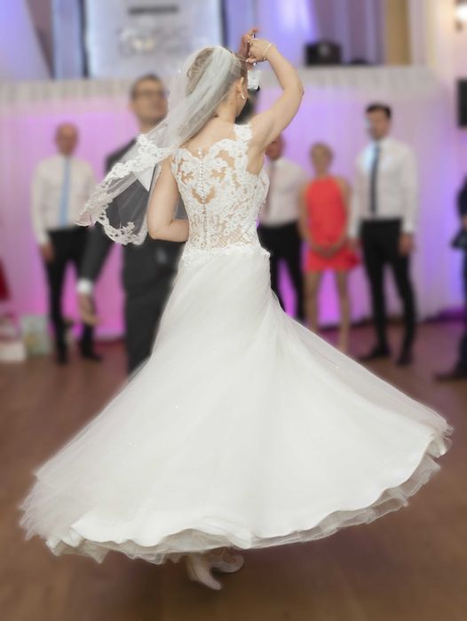 Piękna suknia ślubna princessa MS Moda, India + welon