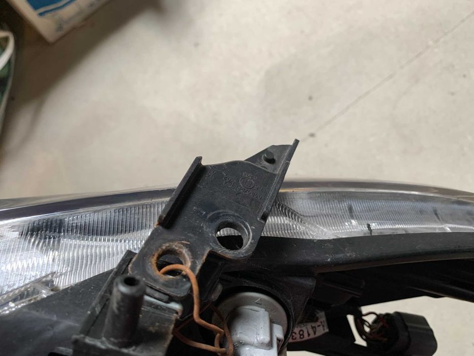 Mazda 3 III LIFT 09-13 XENON lampa przednia lewa