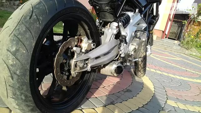 Продам мотоцикл гіпер-матард Aprilia Dorsoduro 750