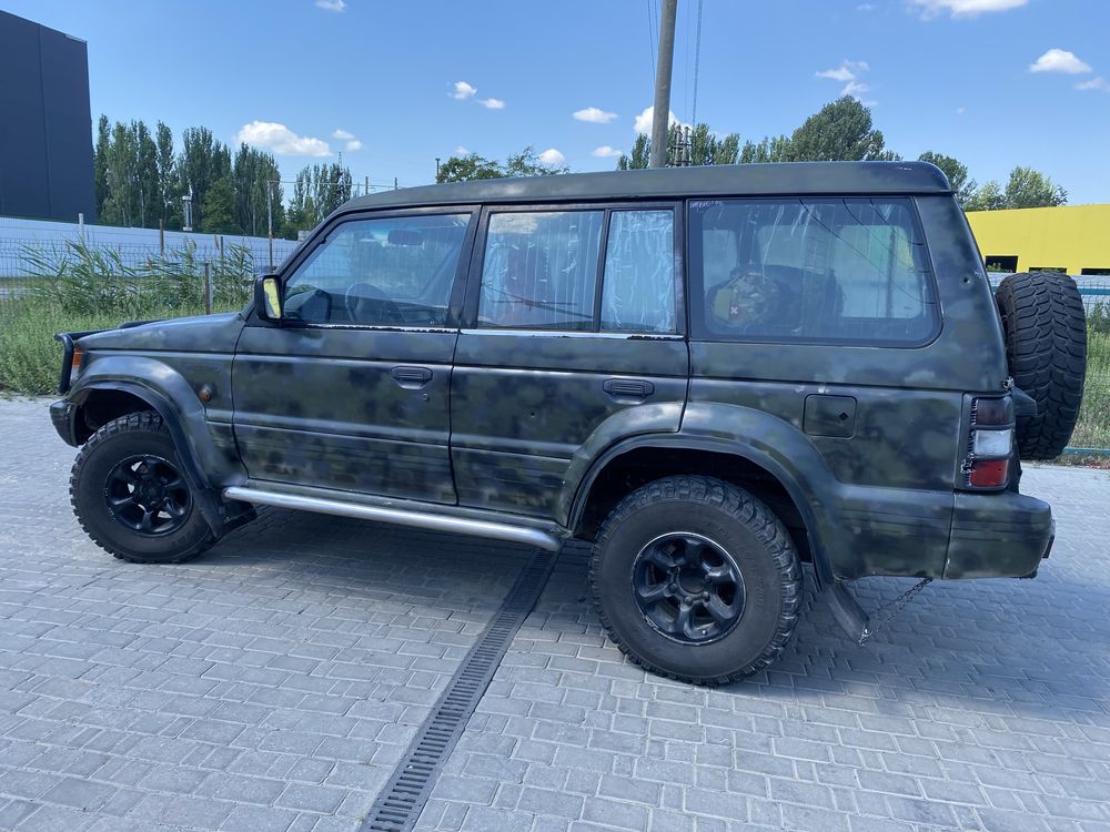 Позашляховик Mitsubishi Vagon 3.5 мотор