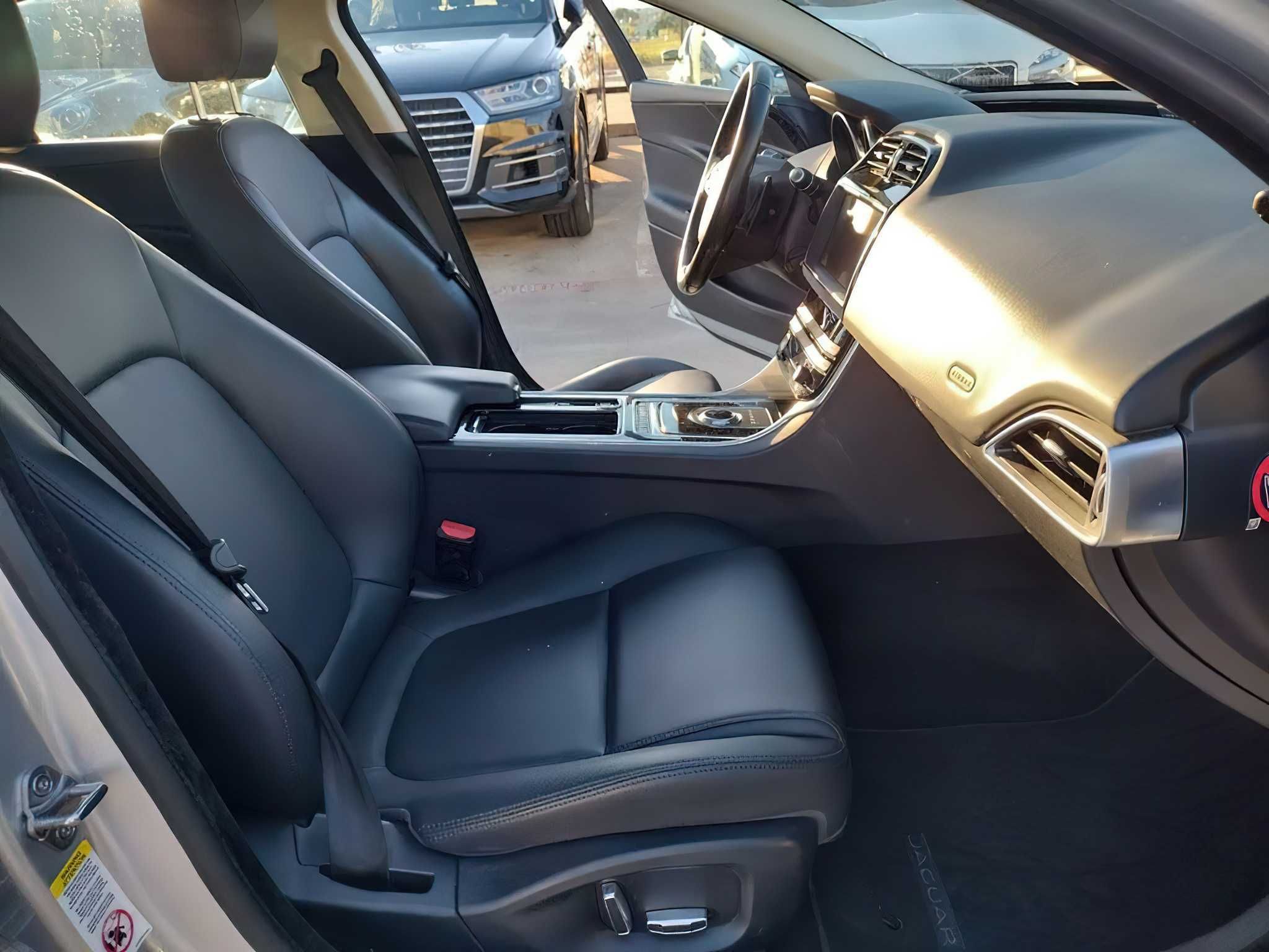 Jaguar XE 2019 Gray