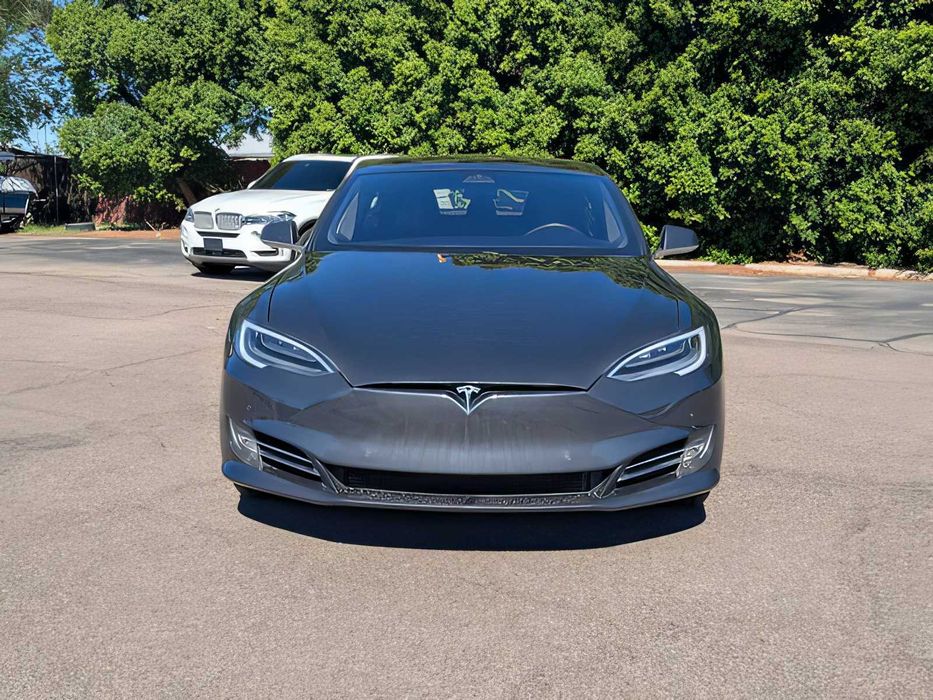 Tesla Model S      2018