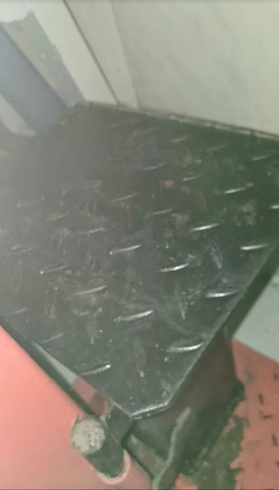 Łuparka do drewna Atika, rębak do drewna pionowy 10 ton nacisku