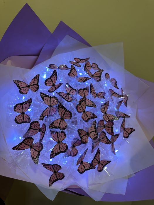 Букет для жінки дівчини із цукерок метеликів бабочек подарок подарунок