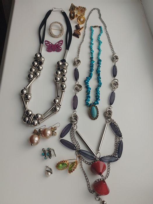 Серьги, запонки, бусы, брошки