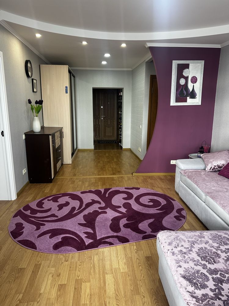 Продам 3х комнатную квартиру на проспекте Науки( Казакова 4)