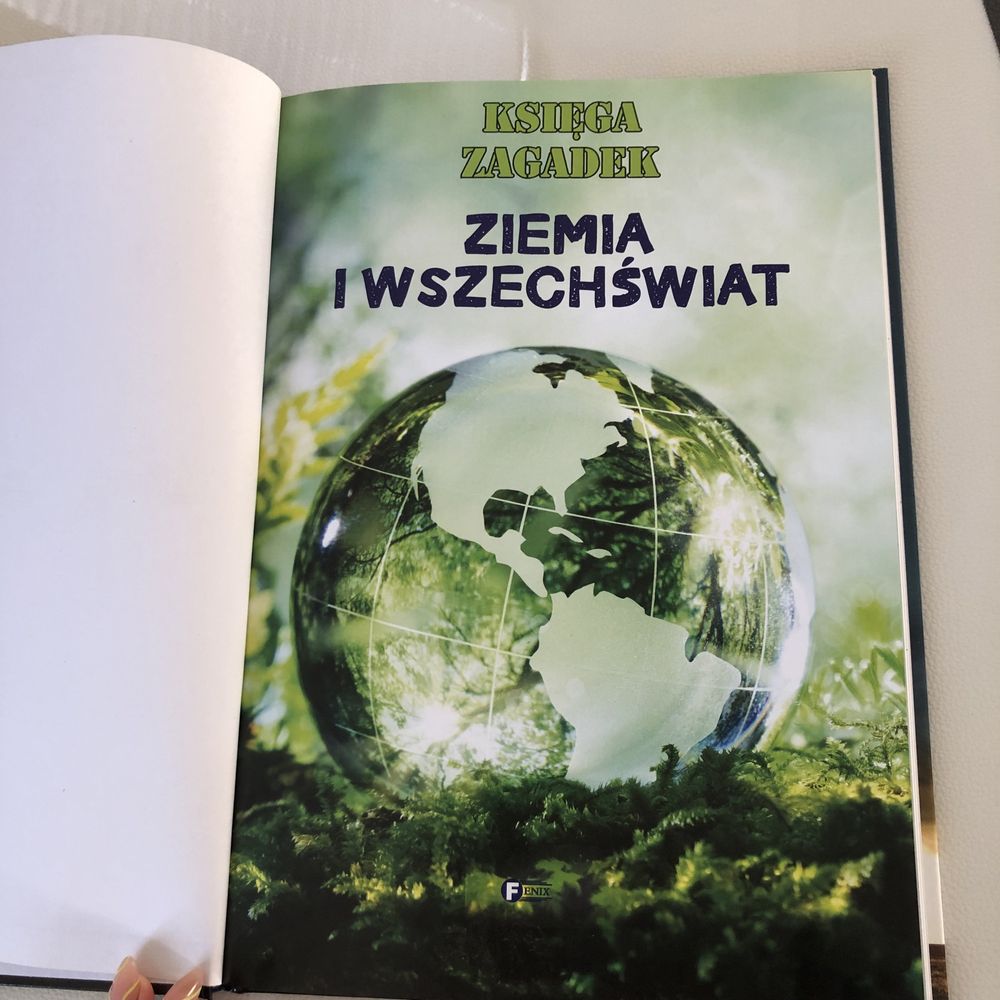 Książka Księga zagadek Ziemia i Wszechświat