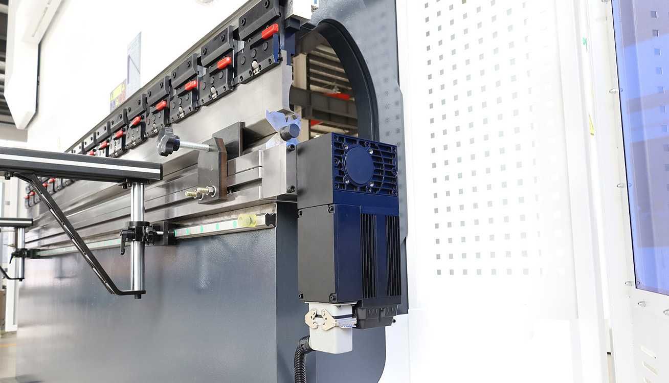 Hydrauliczna prasa krawędziowa CNC. Aktona DA53. 135t, 3200 mm.