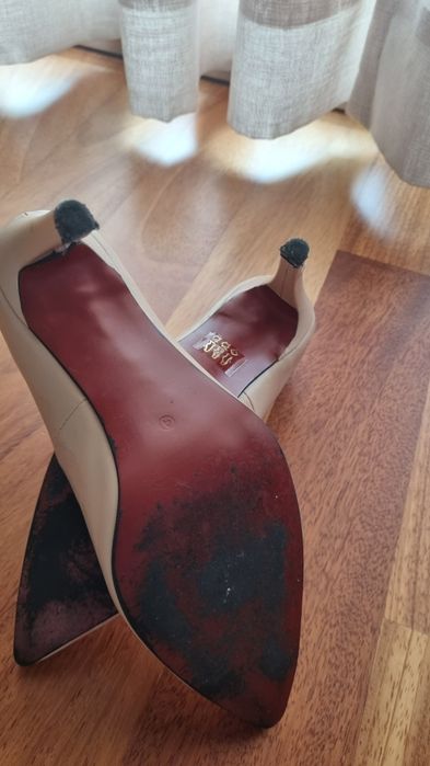 Sapatos em pele cor nude