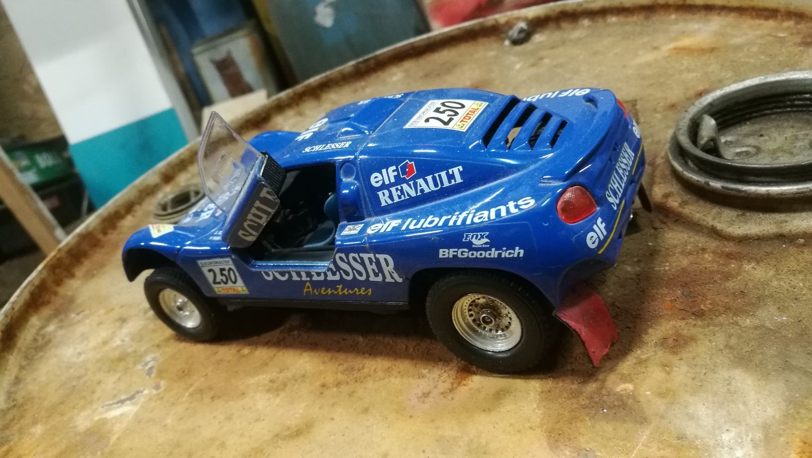 Bburago 2000 buggy shlesser renault megane italy dakar