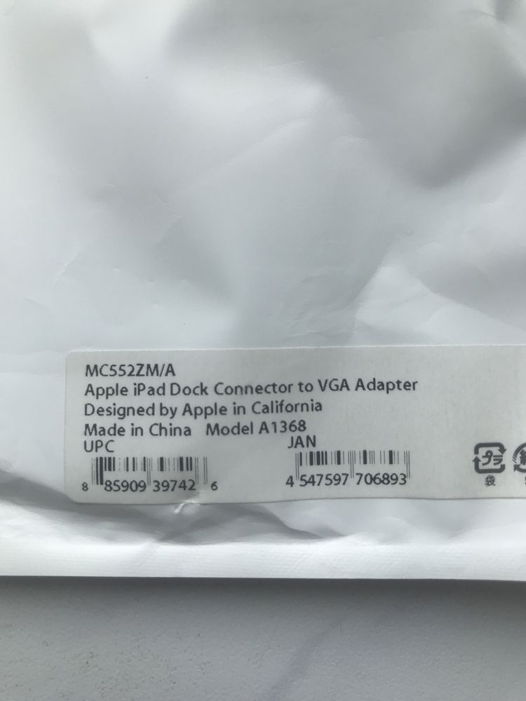 Apple iPad Connector to VGA Adapter