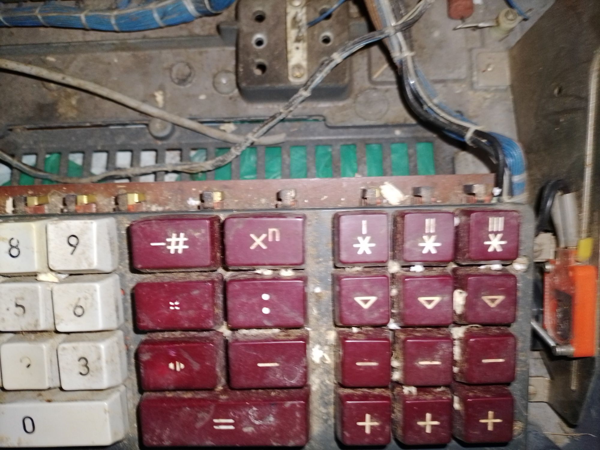 Деталі з калькулятора Soemtron-220 (Зоемтро)