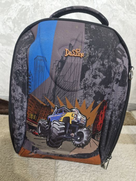 Шкільний рюкзак у чудовому стані