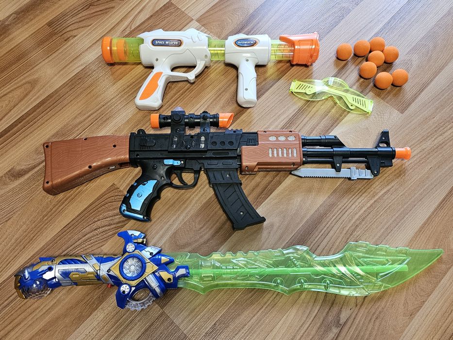 Велика іграшкова зброя: меч і автомат звукові, пістолет-кулькомет