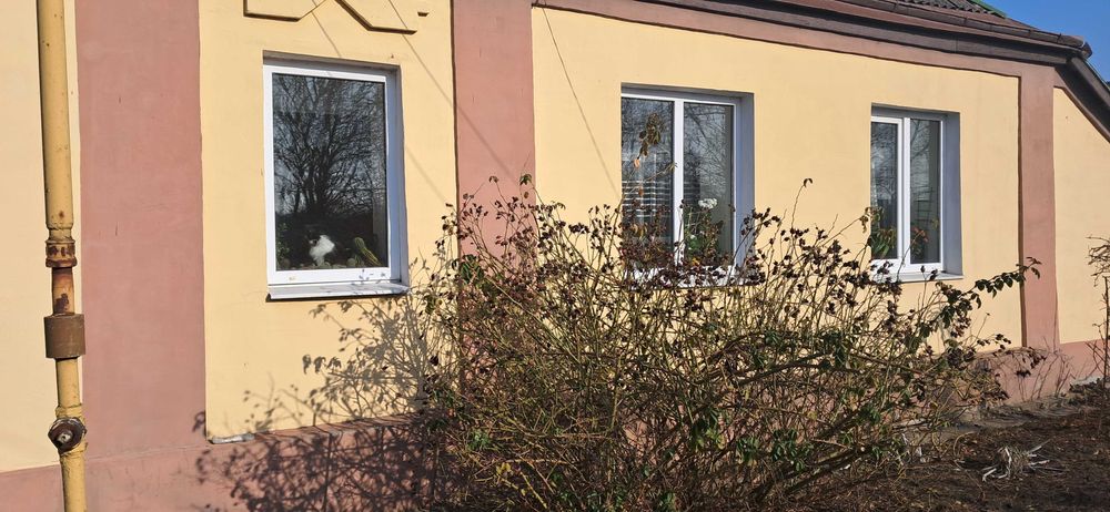 Продам добротный дом в пгт, Новопокровка, 18 км от Харькова