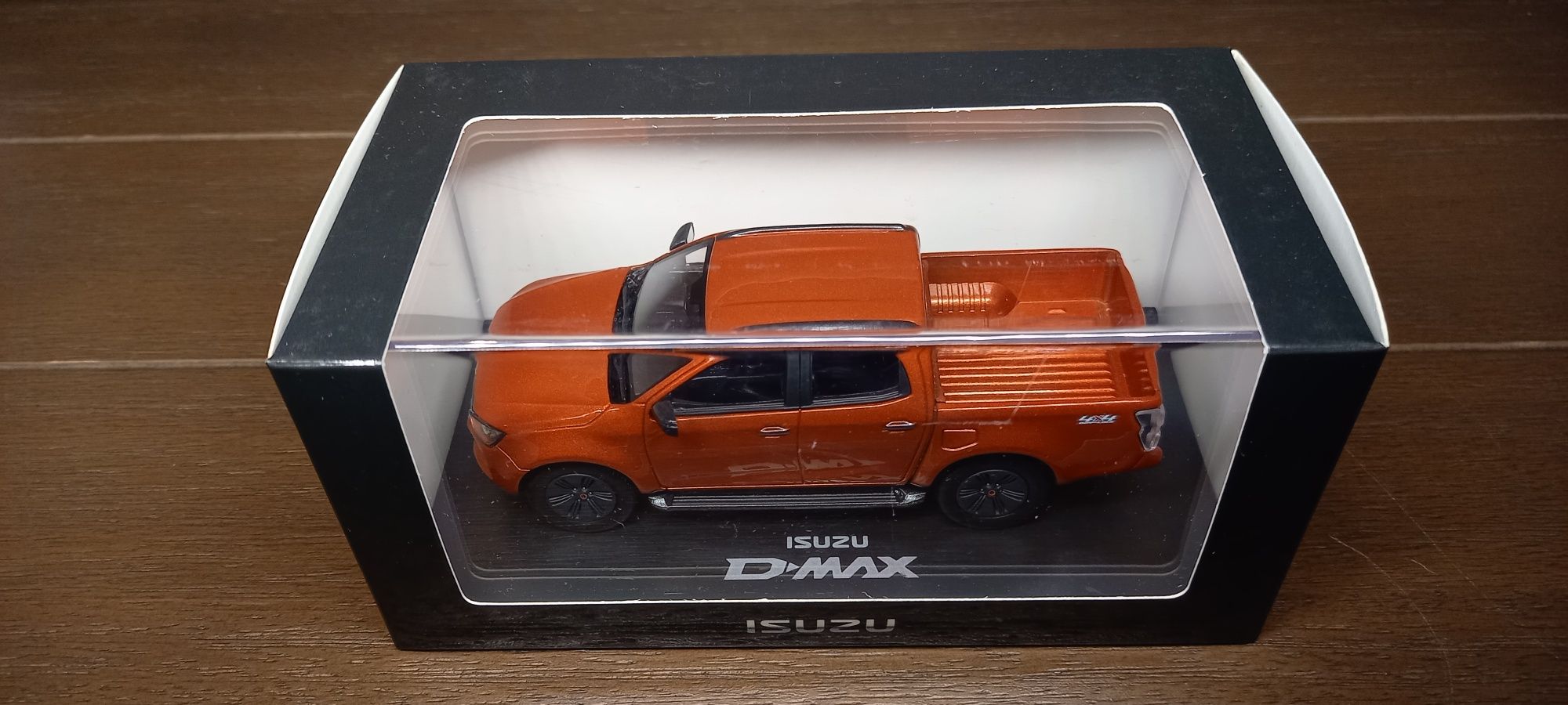 1:43 Isuzu D-MAX