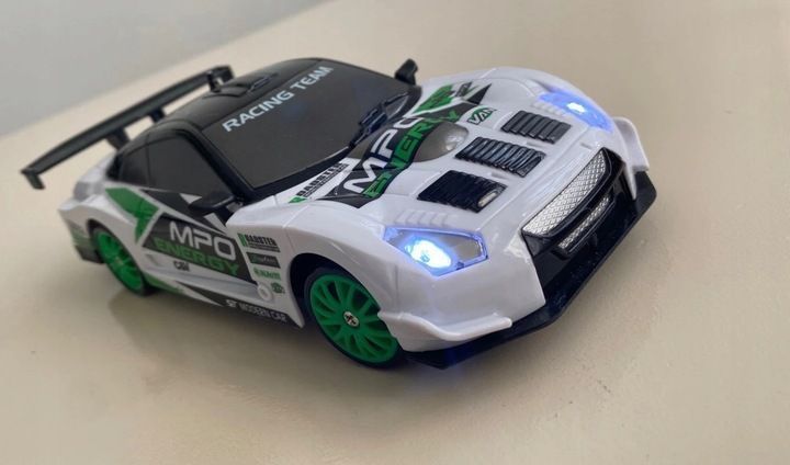 Дрифт машинки на радіокеруванні