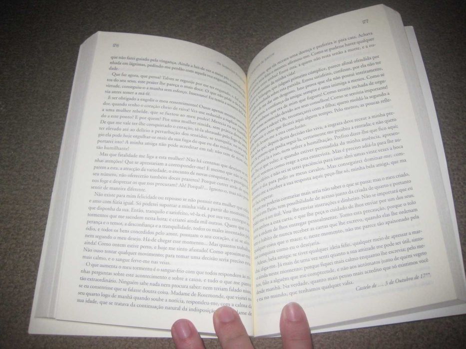 Livro "As Ligações Perigosas" de Pierre Choderlos