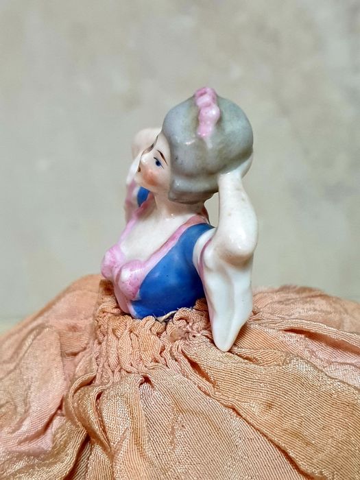 Lindissima antiga boneca em porcelana europeia Half Doll