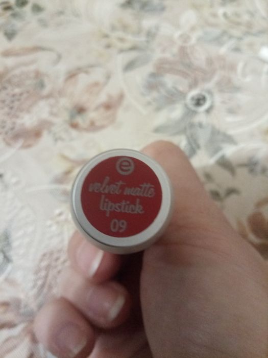 Помада новая, цвет бордовый