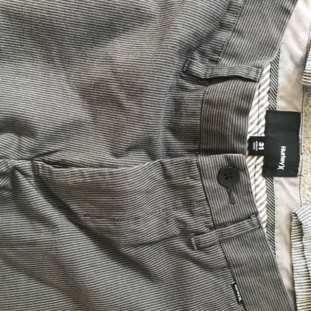 Calções Hurley (size 30) e Old Navy (size 28) surf