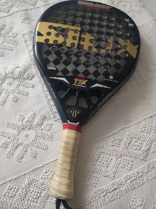 Vendo raquete de Padel com saco