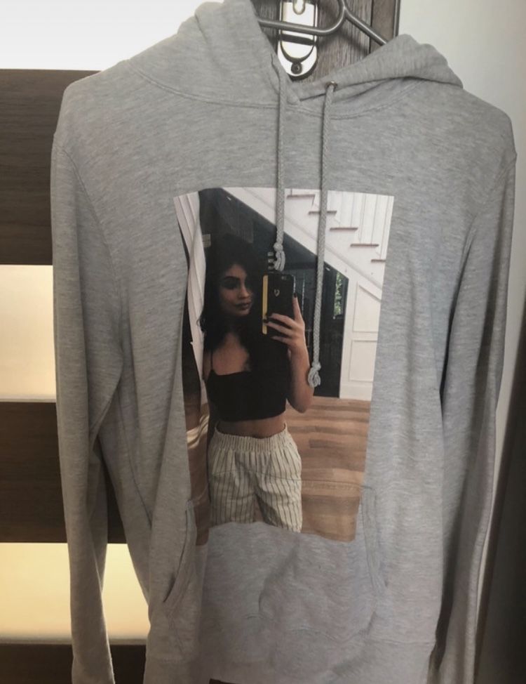 Bluza z kapturem Kylie Jenner