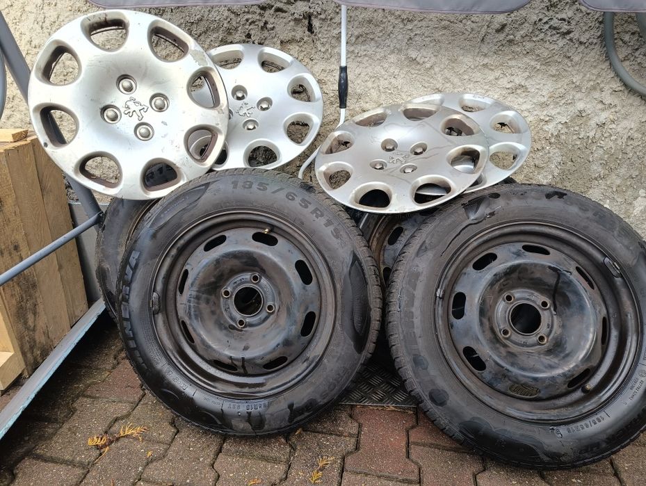Felgi stalowe plus opony zimowe i kołpaki