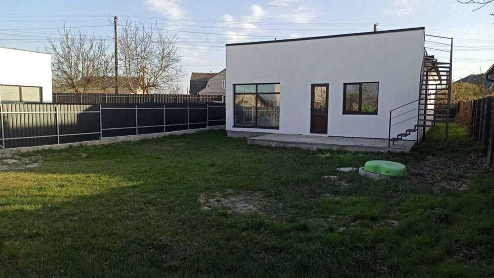 Коттедж з бомбоупорним дахом в Любимовке (Гуровщина) – 15 км от Киева!