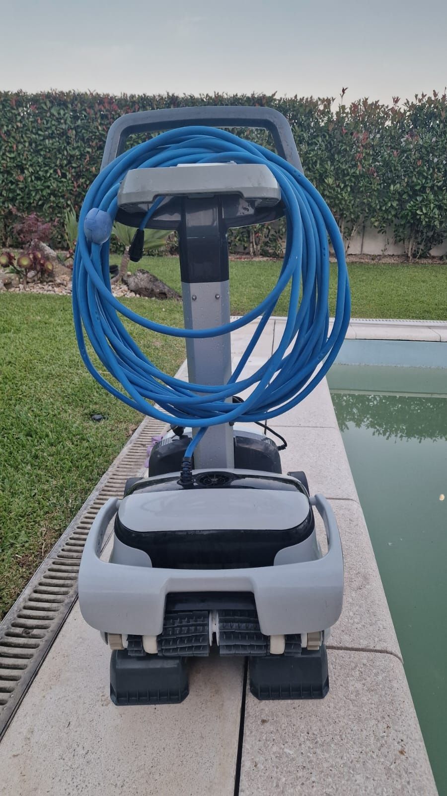 Robot aspirador de piscina