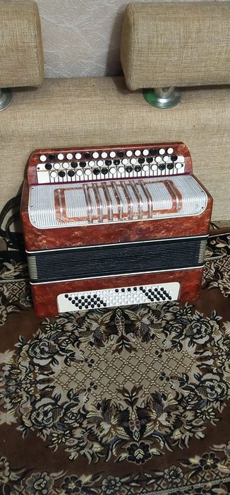 Малий (зменшений) баян Кіровський на 80басів.