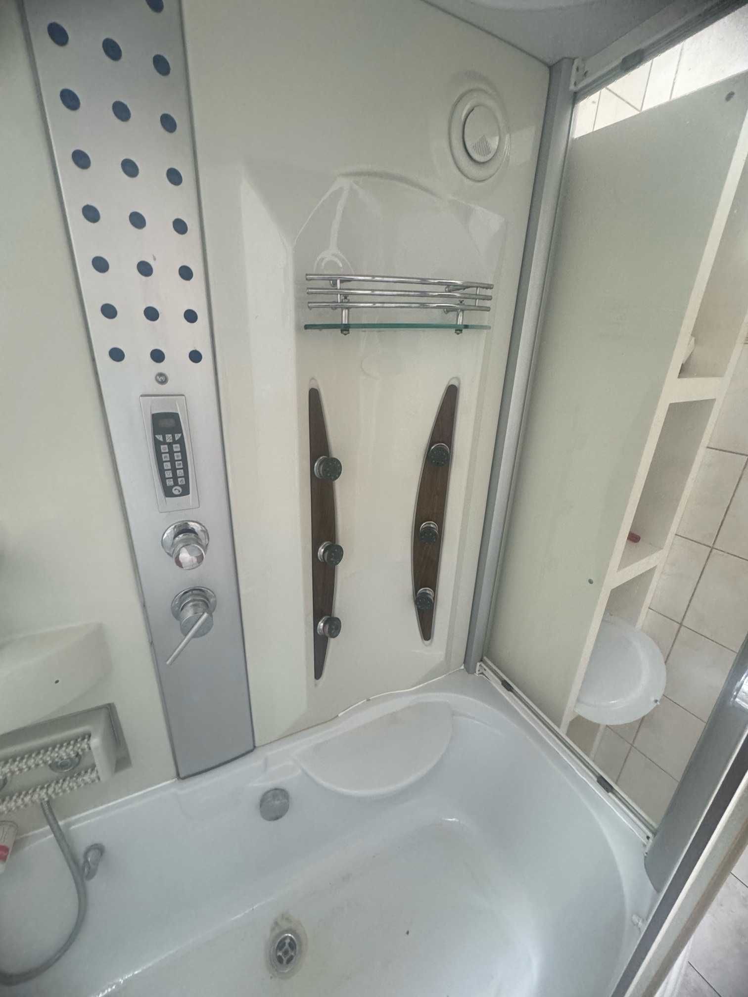 Kabina prysznicowa z dyszami do hydromasażu