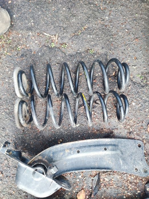 Пружини задні Пассат б6 Volkswagen Passat b6